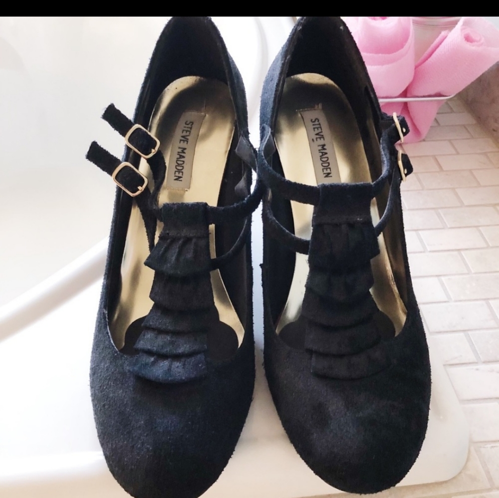 Steve Madden suede Tstrap block heels w/ gold